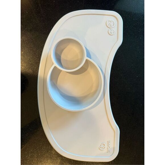 The ezpz™ by Stokke™ mat is an all-in-one placemat and bowls - Picture 2 of 6